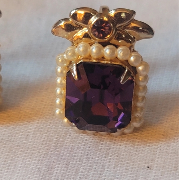 Coro Signed Set Emerald Cut Purple Amethyst Rhinestones Pearls Screw Back Earrin - Picture 2 of 7